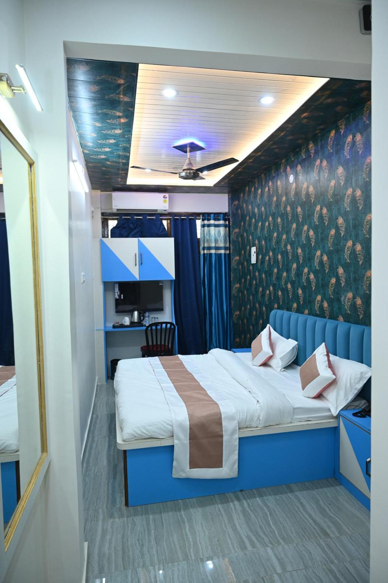 Sun High Stay Luxury Guest House Benares Buitenkant foto